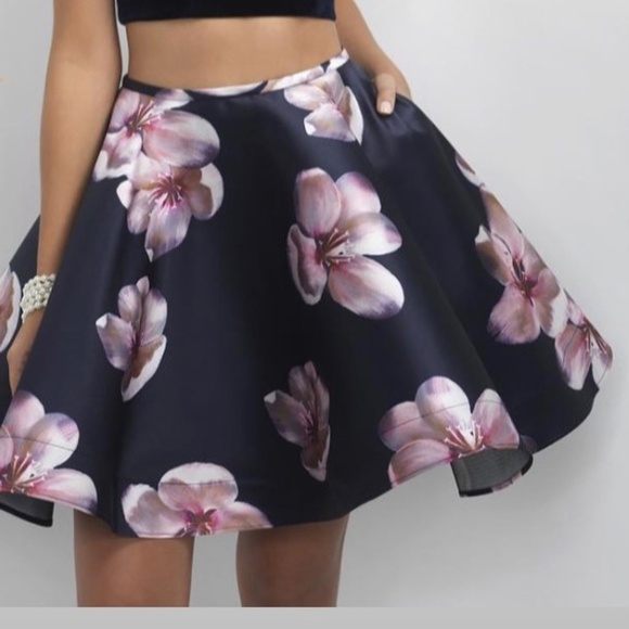 2pc skirt set - Picture 2 of 3